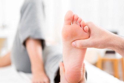 Do this yoga in the problem of flat feet and heel pain, you will get benefit